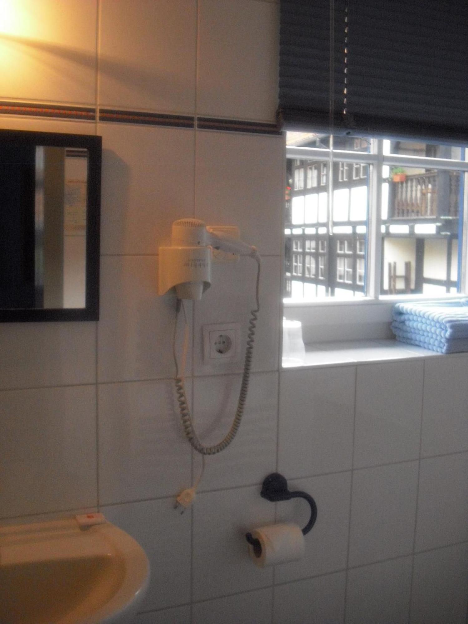 Fachwerkhotel - Ferienhaeuser Vorhof Zur Hoelle Quedlinburg Phòng bức ảnh